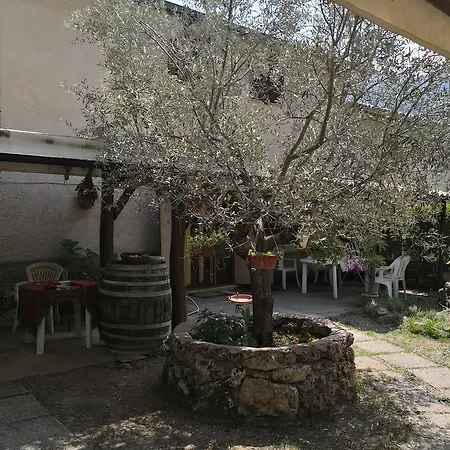 La Mandra Frühstückspension 3*