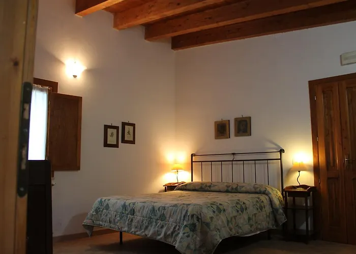 La Mandra לינה וארוחת בוקר 3*