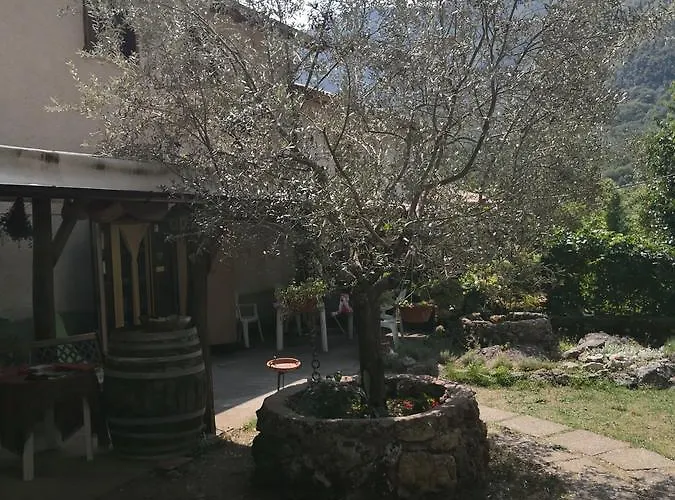 La Mandra לינה וארוחת בוקר